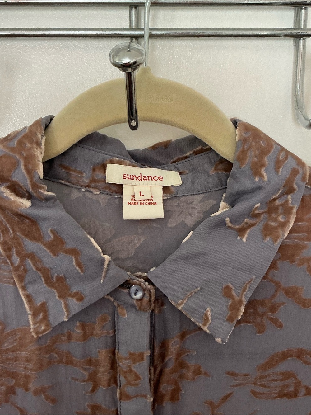 Sundance Dusty Lavender Grey and Tan Floral Burnout Button Front Top L - Picture 4 of 7